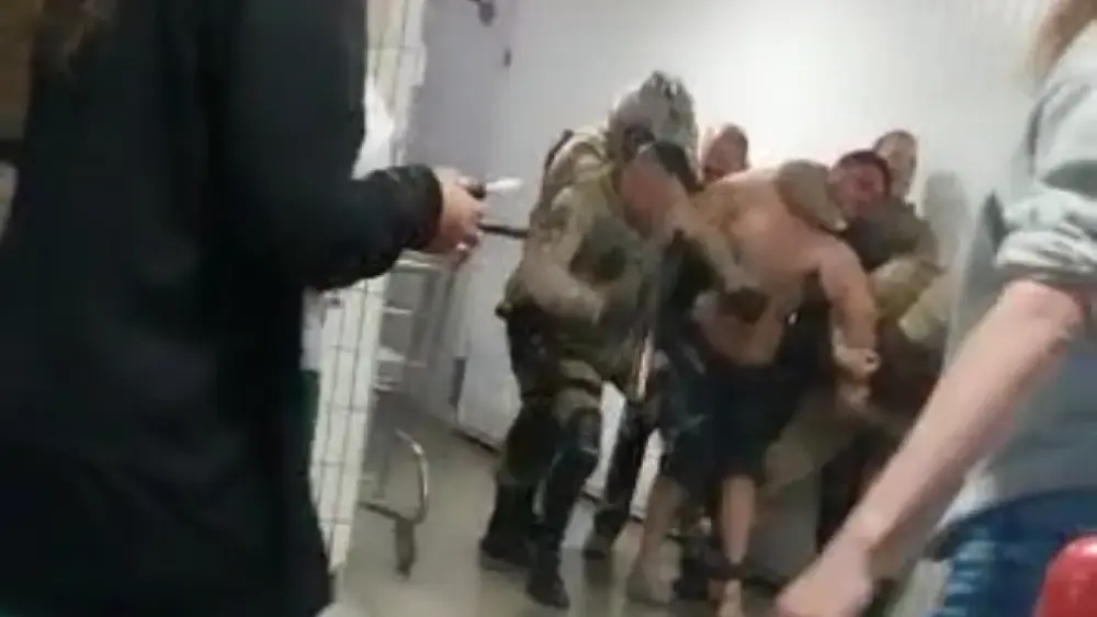Açougue vira palco de treta política: picanha vira mortadela e caso vai parar na polícia