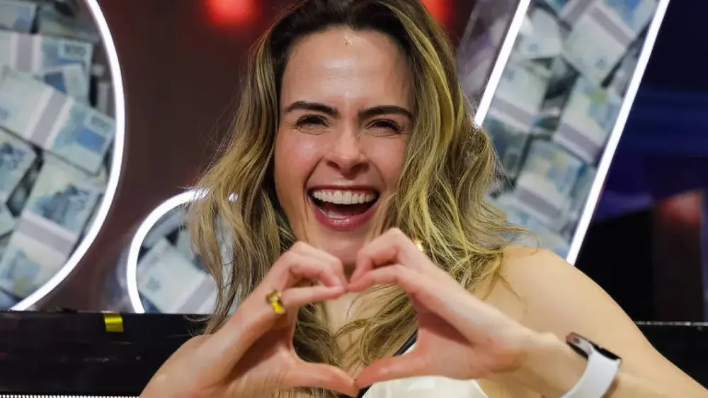Ana Paula Renault atrai fãs em painel no SP2B
