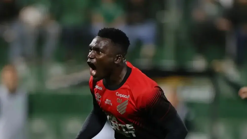 Athletico-PR empata com Bragantino e fica a 7 pontos do líder