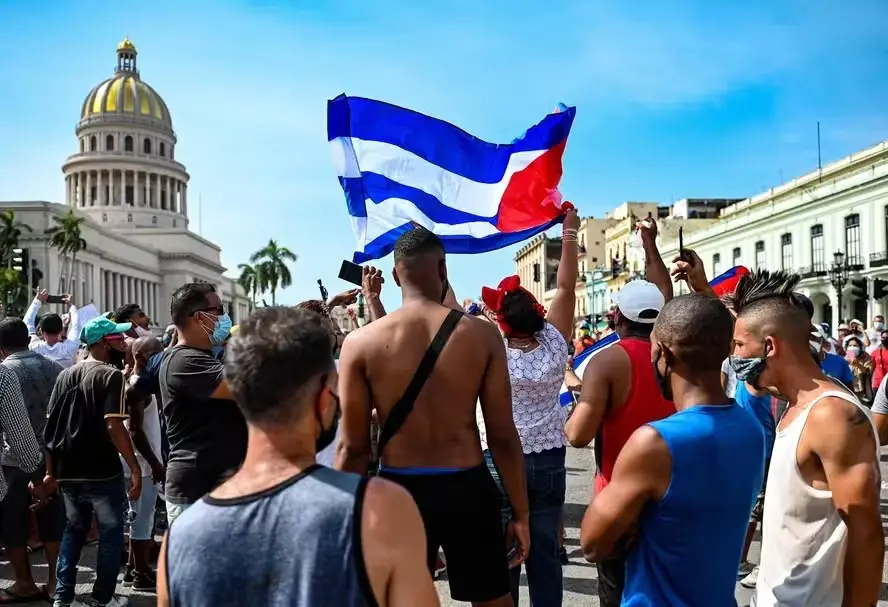 Cubano com hipertensão: 'Estão nos matando aos poucos