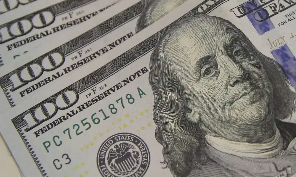 Dólar cai a R$ 5,02 com alta do petróleo, apesar de risco geopolítico