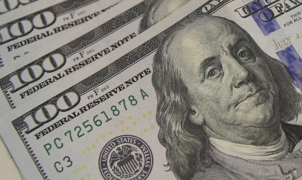 Dólar cai a R$ 5,02 com alta do petróleo, apesar de risco geopolítico