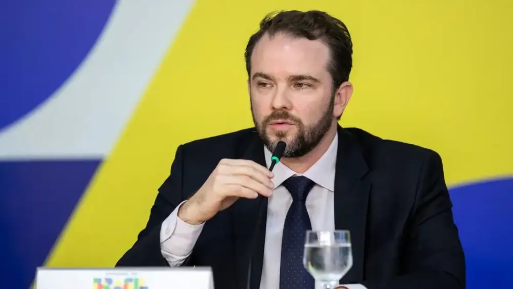Durigan debate finanças verdes e se reúne com Dilma na China