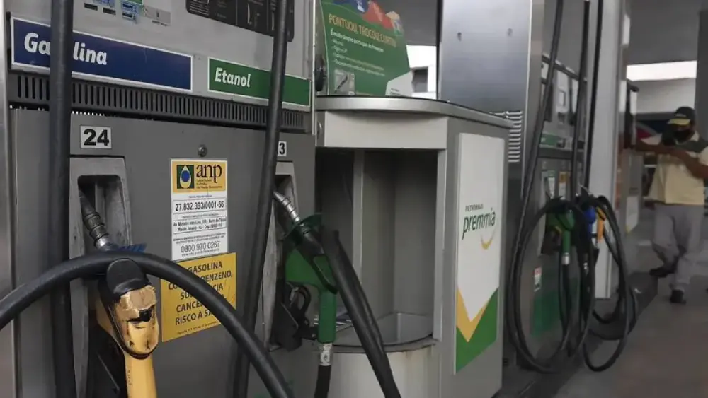 Etanol supera gasolina em 10 estados na última semana