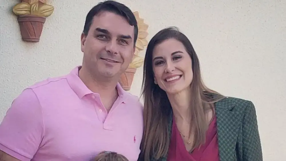 Fernanda Bolsonaro defende marido após crítica de Michelle