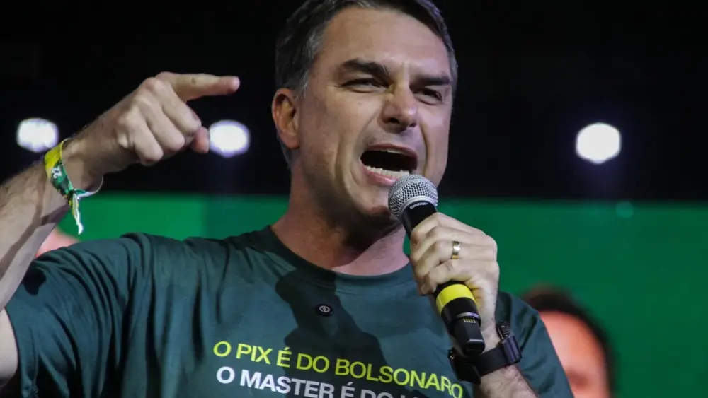Flávio Bolsonaro diz que fez papel de Lula nos EUA
