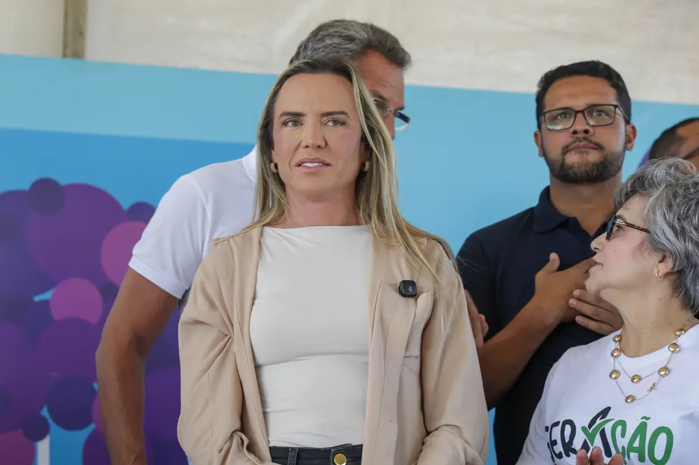 Governadora Celina Leão segue internada para drenagem pulmonar