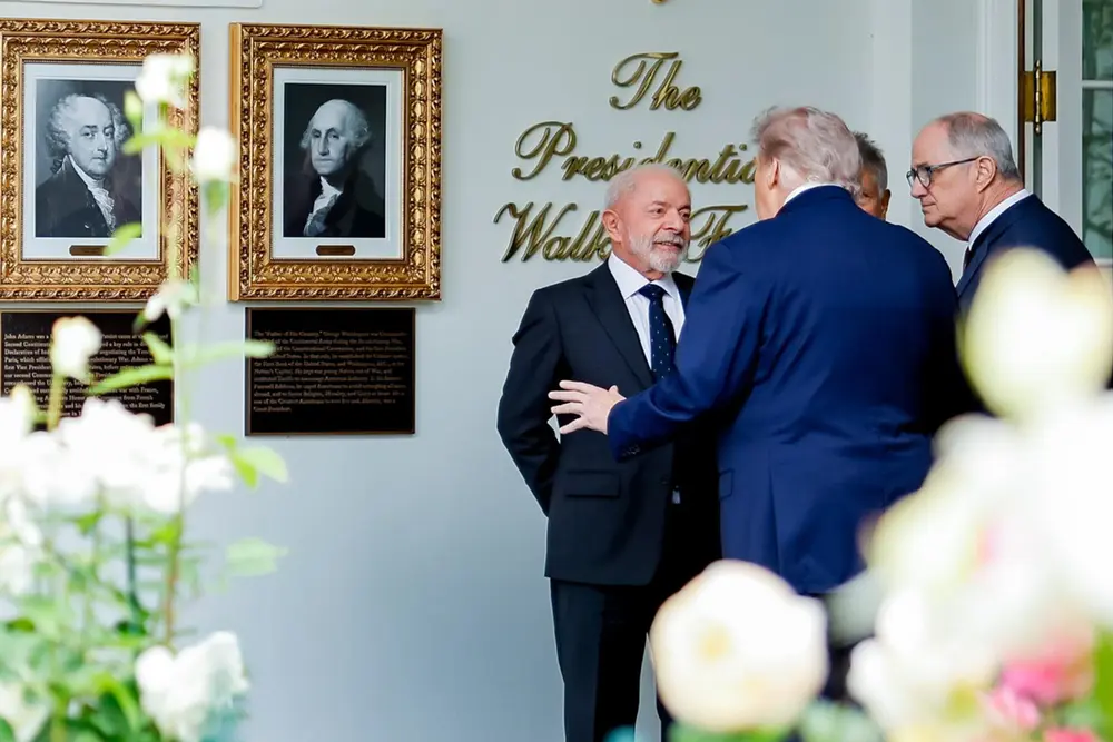 Lula e Trump têm reunião de 3h sobre tarifas, crime e Copa