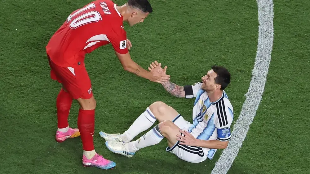 Messi vs Neymar: o abismo entre a semifinal e o pôquer