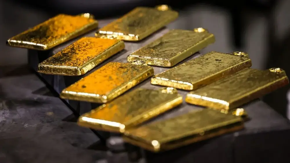 Ouro sobe acima de US$ 4.400 com foco no Fed e CPI