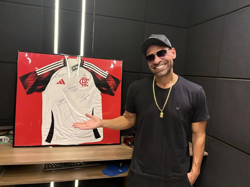 Projeto Lar da Bondade rifa camisa do Flamengo autografada