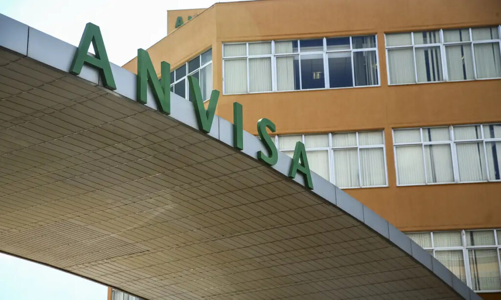 Anvisa suspende venda e anúncio de manipulados irregulares