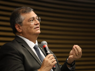 Dino critica autocontenção e defende STF: "Não somos inimigos