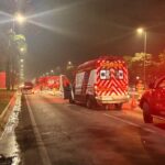 Fiat Punto pega fogo no Eixão Sul e interdita pista