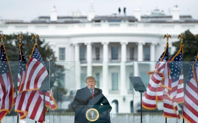 Governo Trump usa tiroteio para justificar salão na Casa Branca