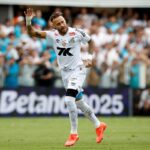 Neymar marca na Vila, Santos vence Bragantino e sai do Z4