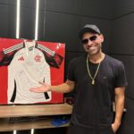 Projeto Lar da Bondade rifa camisa do Flamengo autografada