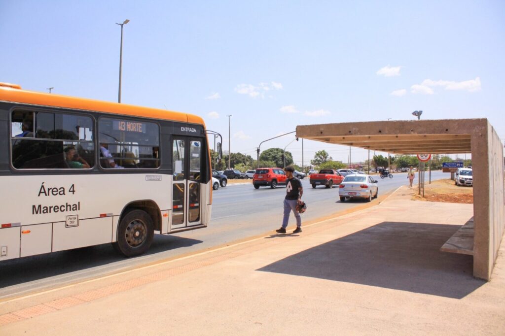 Roubos em ônibus do DF caem 52% com tecnologia