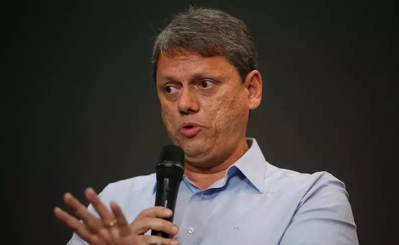 Tarcísio diz que São Paulo avançou sem apoio federal
