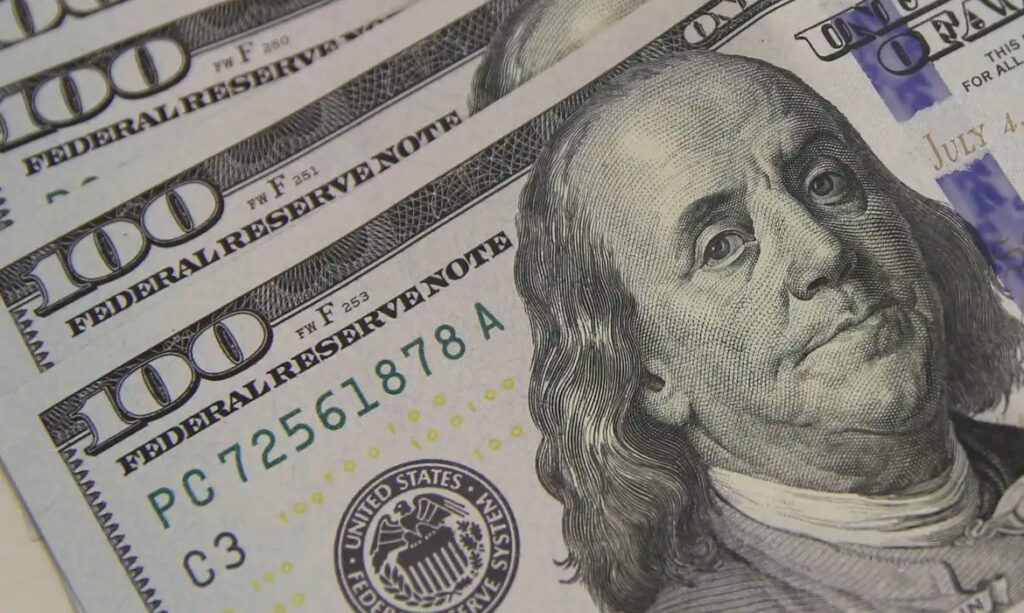 Dólar cai a R$ 5,02 com alta do petróleo, apesar de risco geopolítico
