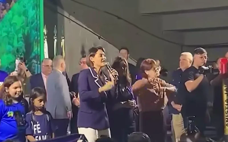 Michelle defende Bia, mas evita falar de sua candidatura