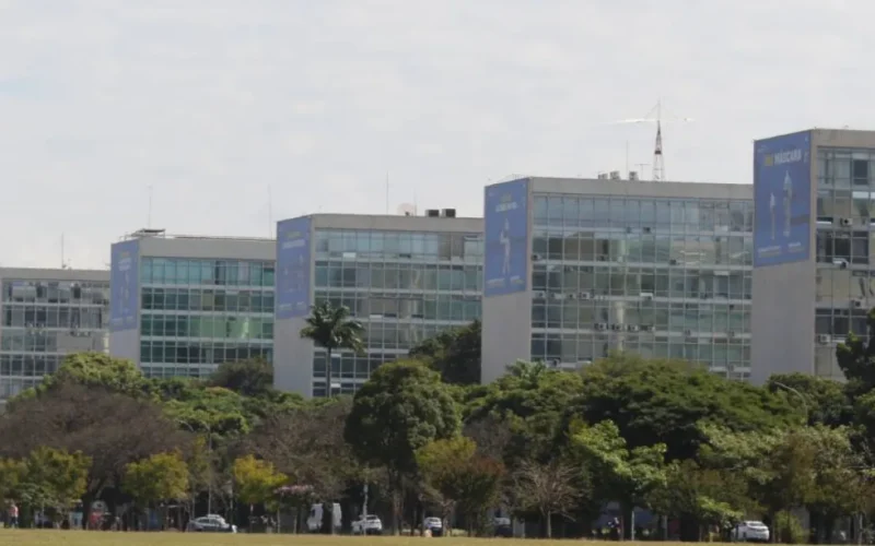 Governo autoriza saída mais cedo em jogos do Brasil