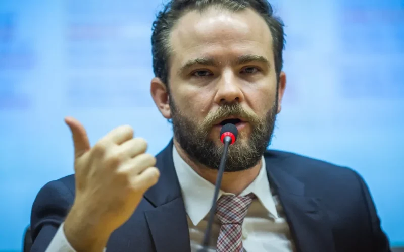 Governo anuncia Desenrola para adimplentes até fim do mês