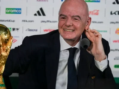 Infantino celebra 1 milhão de torcedores em 5 dias de Copa