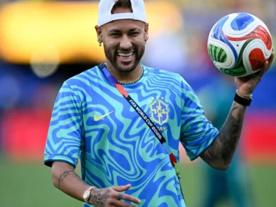 Neymar é batizado no primeiro treino com a Seleção na Copa